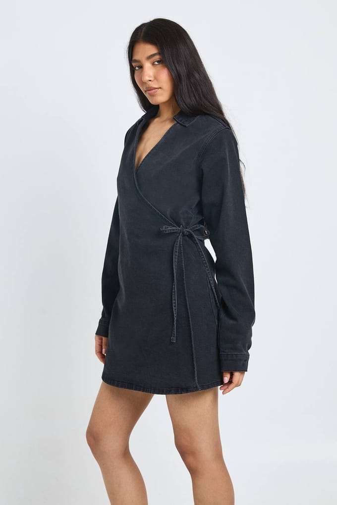 boohoo Dames Lange Wikkel Denim Jurk | Washed Black | Maat: 8