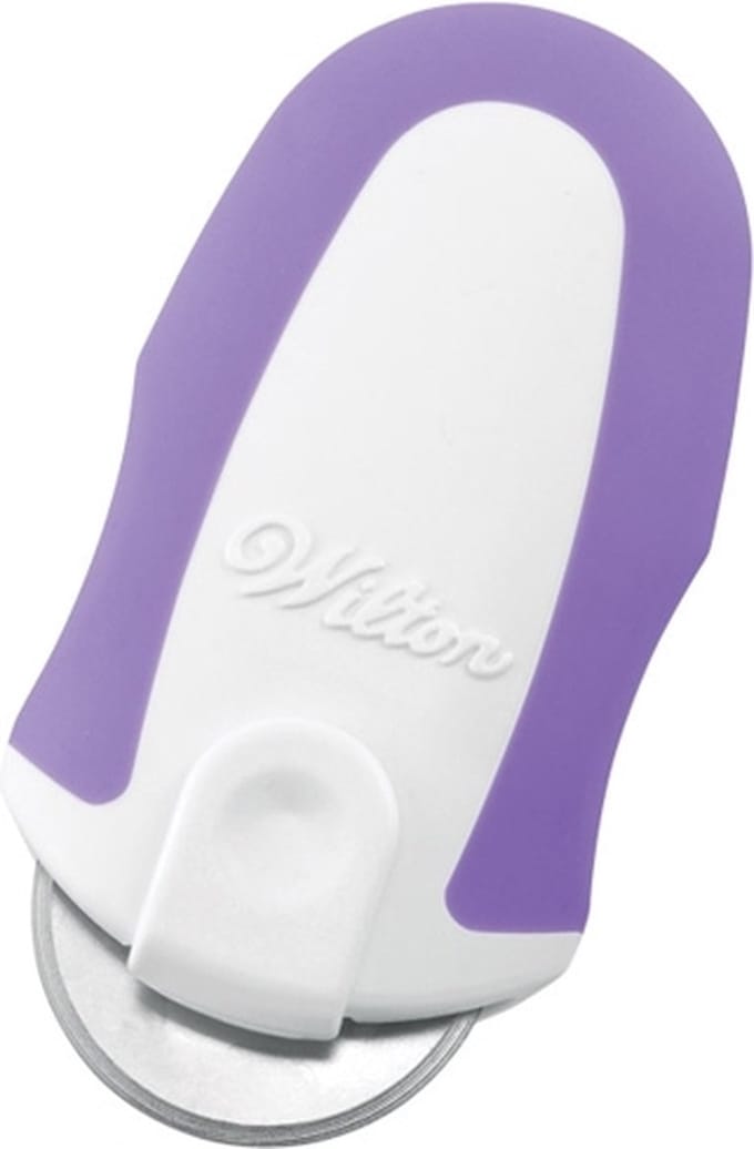 Wilton - Fondant Rotary Cutter (1907-1119)