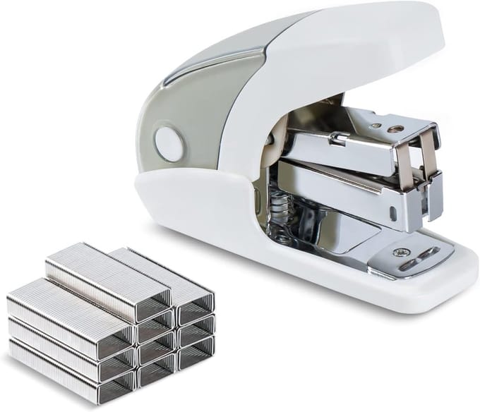 Mini Nietmachine Set - Compact Nietapparaat - Papier Verwerken - Geïntegreerde Verwijderaar - 13 x 7 x 3.9 cm - Wit