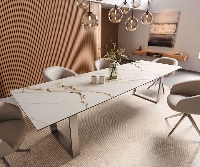 Eetkamertafel Edge keramiek Calacatta Luxe wit-goud-grijs 300x100 RVS Schmal
