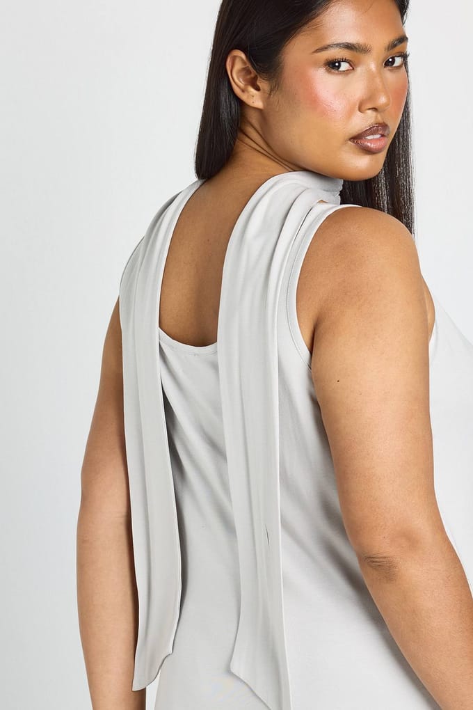 boohoo Dames Plus Scoop Vest Met Halssjaal | Ash Grey | Maat: 18