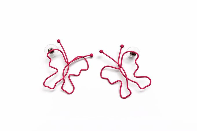 Neon roze vlinder oorbellen