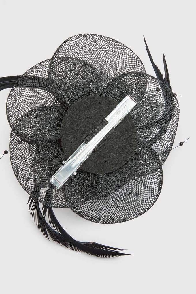 boohoo Dames Zwarte Bloem Pareldetail Clip Haar Fascinator