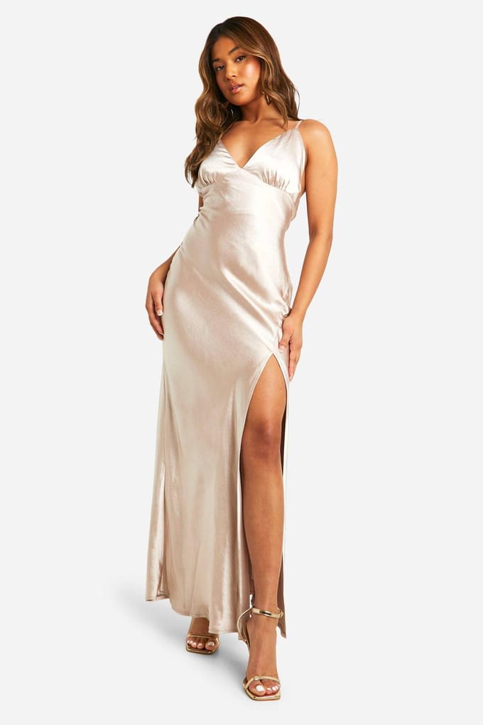 boohoo Dames Petite Bruidsmeisje Satijn Slingerende Maxi Jurk | Oester | Maat: 42