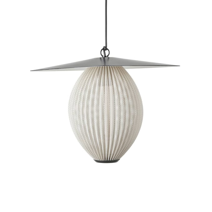 Gubi buiten hanglamp Satellite, 57x36cm, zwart/crèmewit