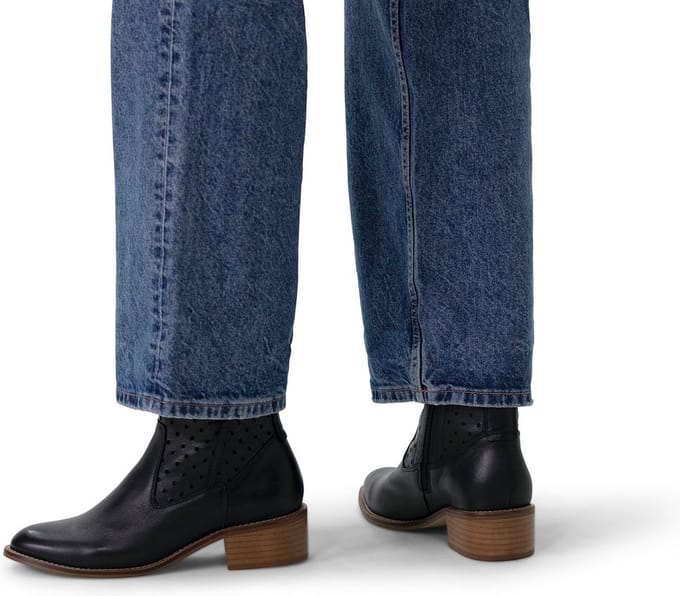 Manfield - Dames - Zwarte leren enkellaarsjes - Maat 37
