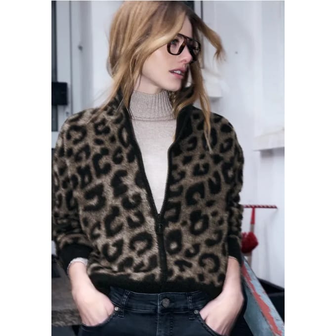 Fluffy leo vest