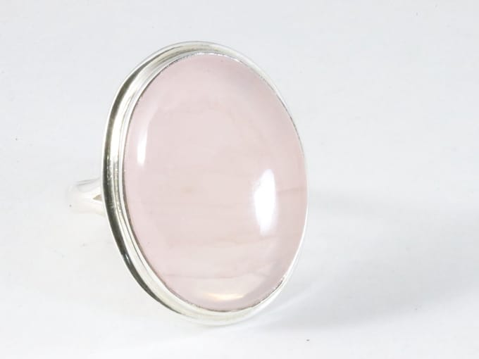 Grote ovale zilveren ring met rozenkwarts - maat 20
