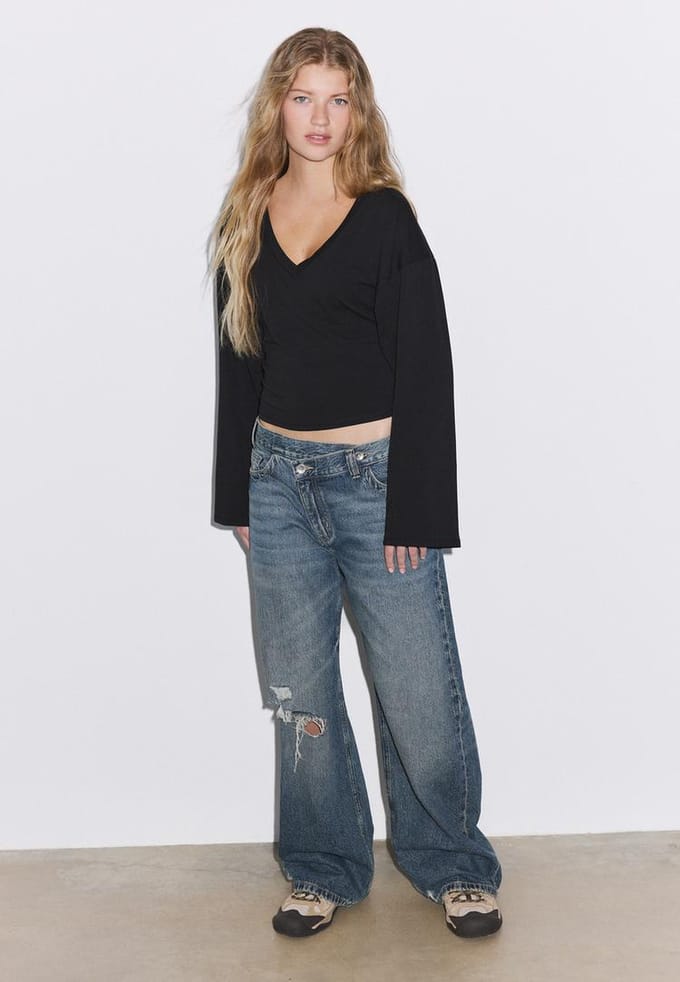Stradivarius T-shirt met V-hals en lange mouw  Zwart M