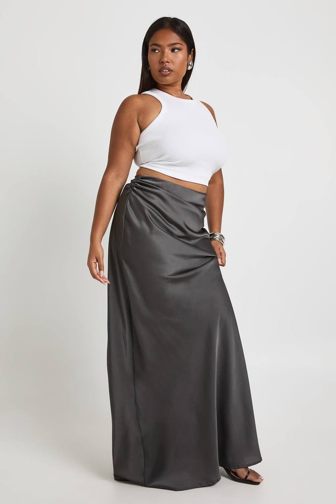 boohoo Dames Plus satijn geruched zijdetail kolom maxirok | Slate Grey | Maat: 18