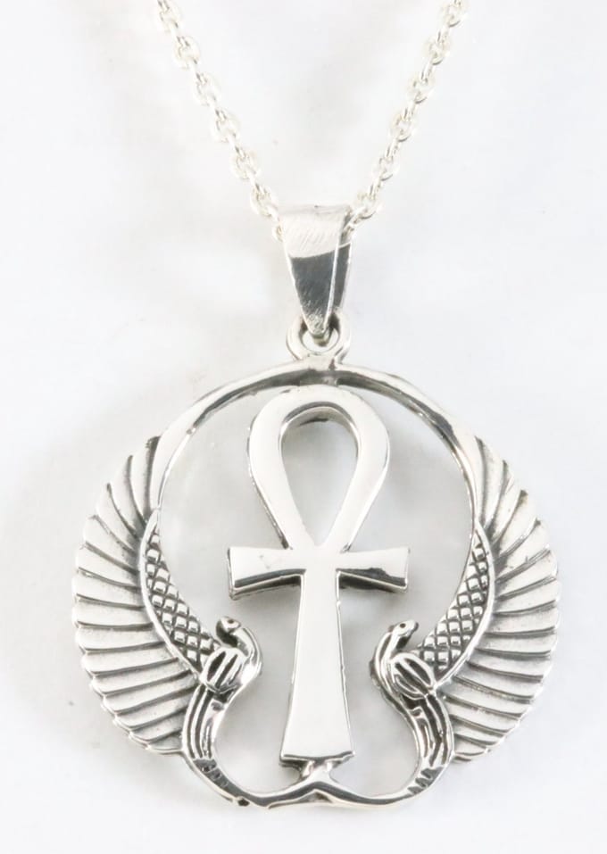 Bewerkte zilveren ankh hanger aan ketting