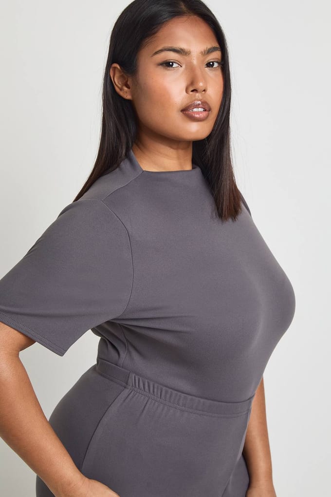 boohoo Dames Plus Ultra Zachte Aangegroeid Hals Korte Mouw Bodysuit | Houtskool | Maat: 46