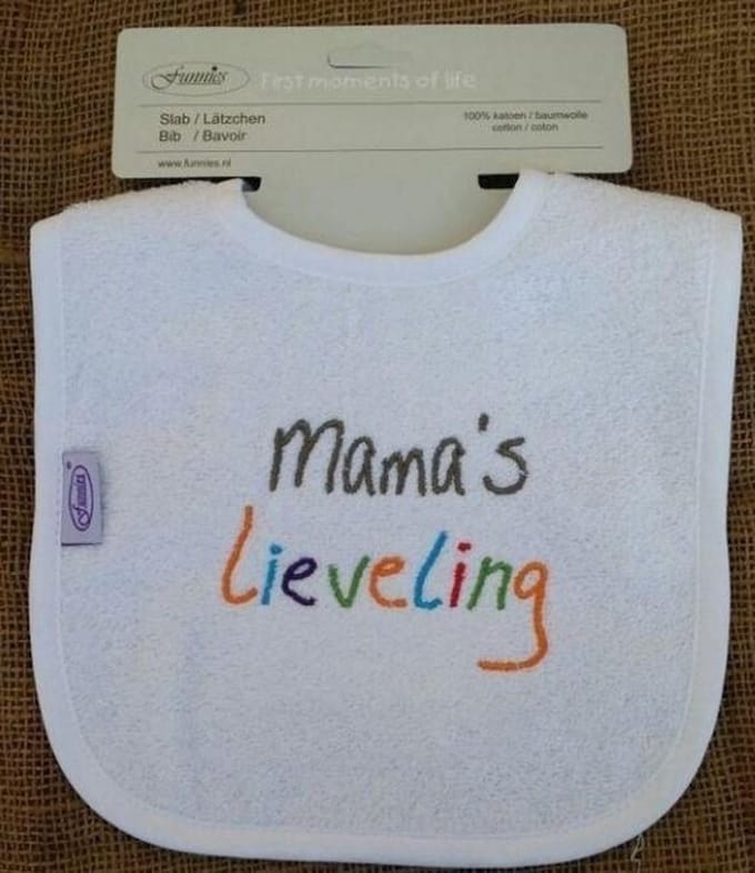 Witte slab met "Mama's lieveling"