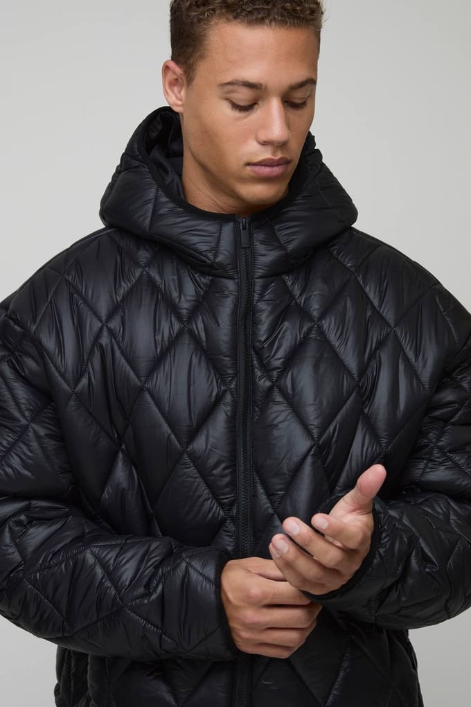 Hoge oversized boxy hoogglanzende gewatteerde capuchon funnel puffer jas | Black | Size Medium
