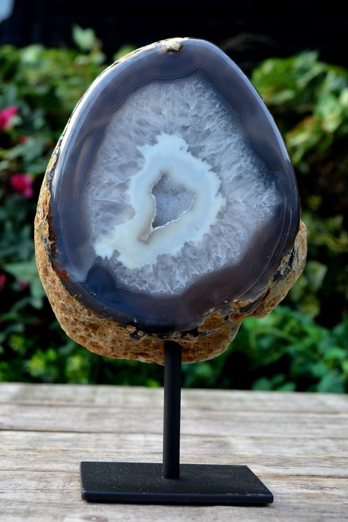 Edelsteen Agaat met Chalcedoon op Standaard - 2893 gram