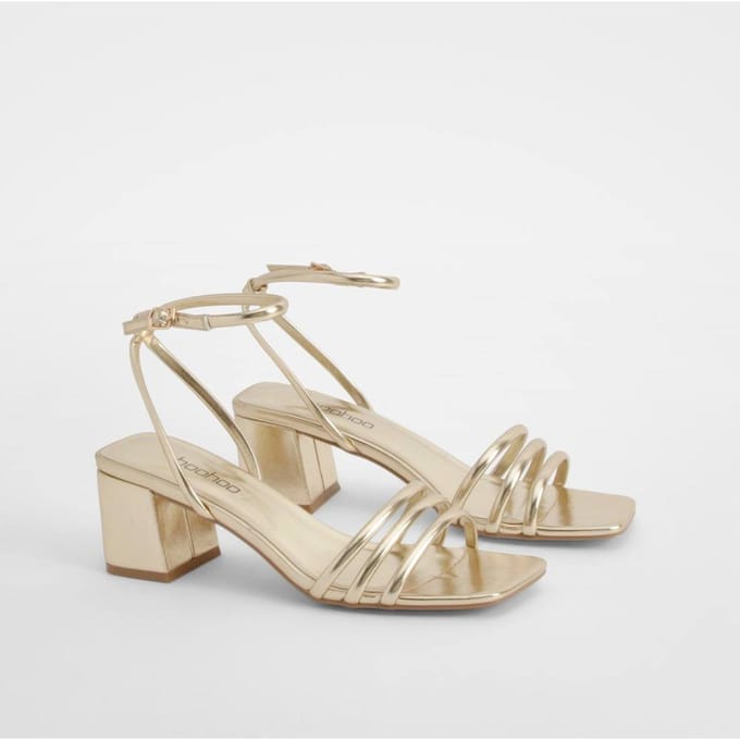 boohoo Dames Square Toe Triple Strap Low Block Heel Sandals | Goud | Maat: 37