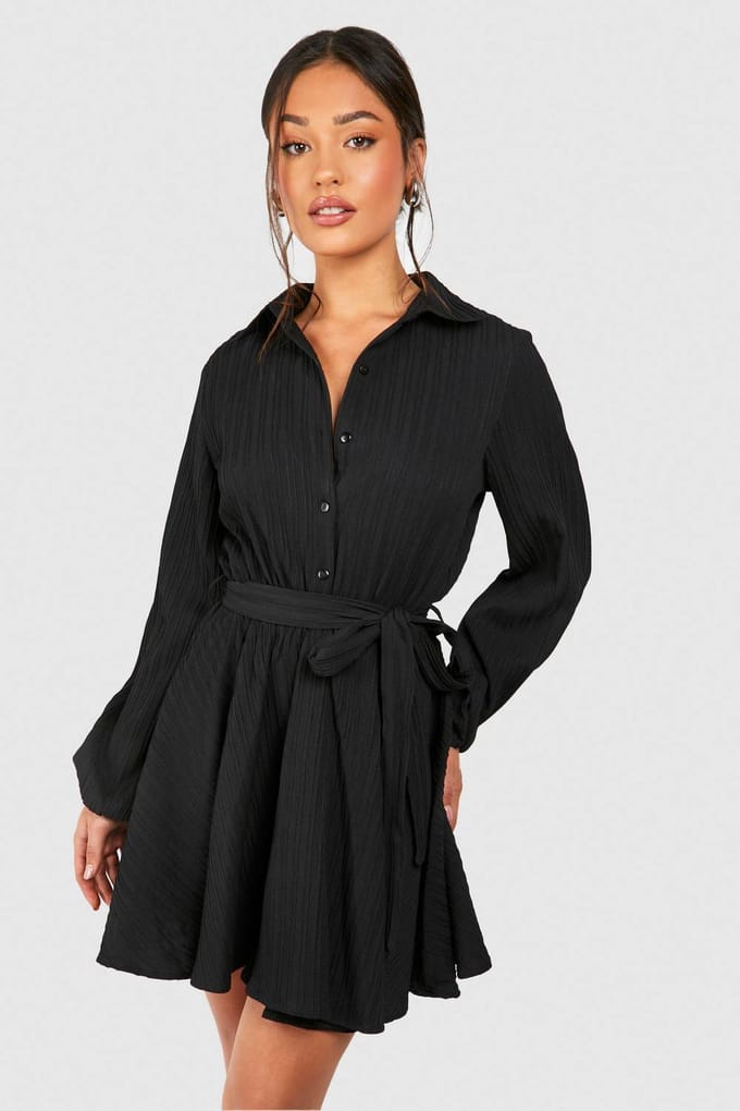 boohoo Dames Petite Crinkle Skater Shirtjurk | Zwart | Maat: 44