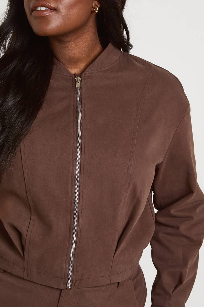 boohoo Dames Plus Twill Bomberjack | Chocoladebruin | Maat: 54