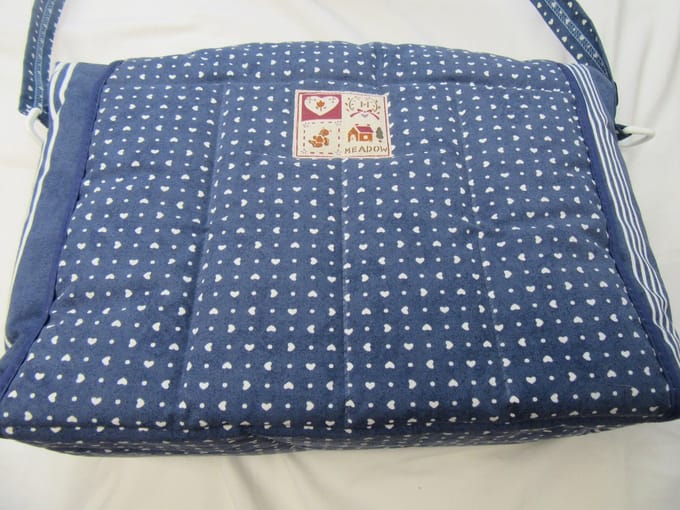 Bebe confort ,luiertas ,  Nurcerytas blauw hartje , met kussen