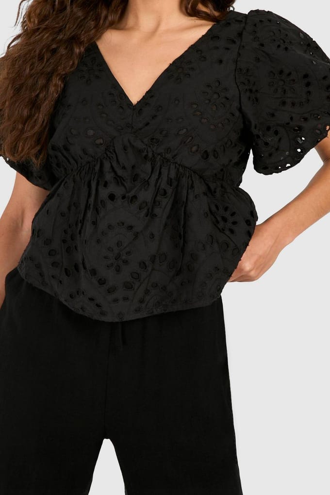 boohoo Dames Embroidery Frill Shoulder Top | Zwart | Maat: 34