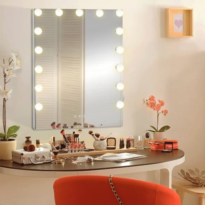 Make-up spiegel met LED-verlichting en dimbare lichtstanden