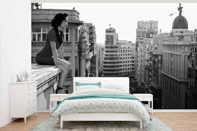 Behang - Fotobehang Madrid - Architectuur - Spanje - Vrouw - Breedte 345 cm x hoogte 220 cm