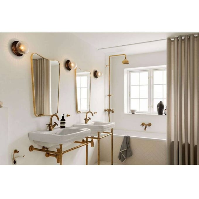 Nuura Liila 1 Wand-/ Plafondlamp, Middelgroot , Zwart en Optisch Helder.