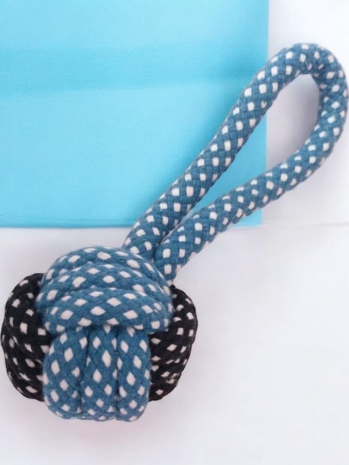 Hondenspeelgoed gevlochten bal met touw 18 cm