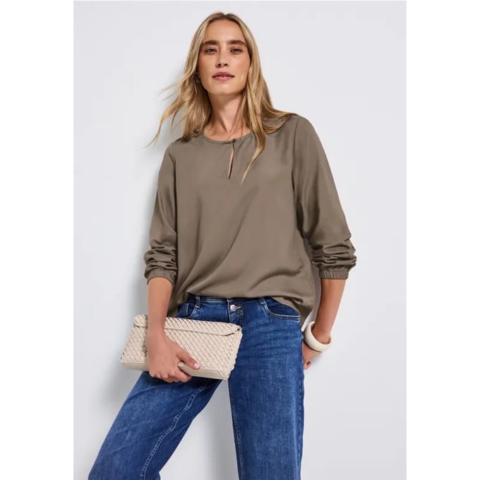 Blouse met ronde hals en uitsnijding