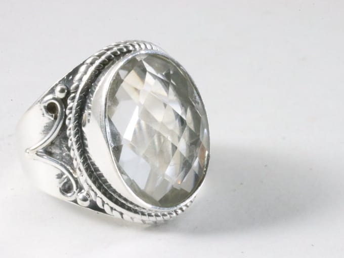 Bewerkte zilveren ring met bergkristal - maat 18.5