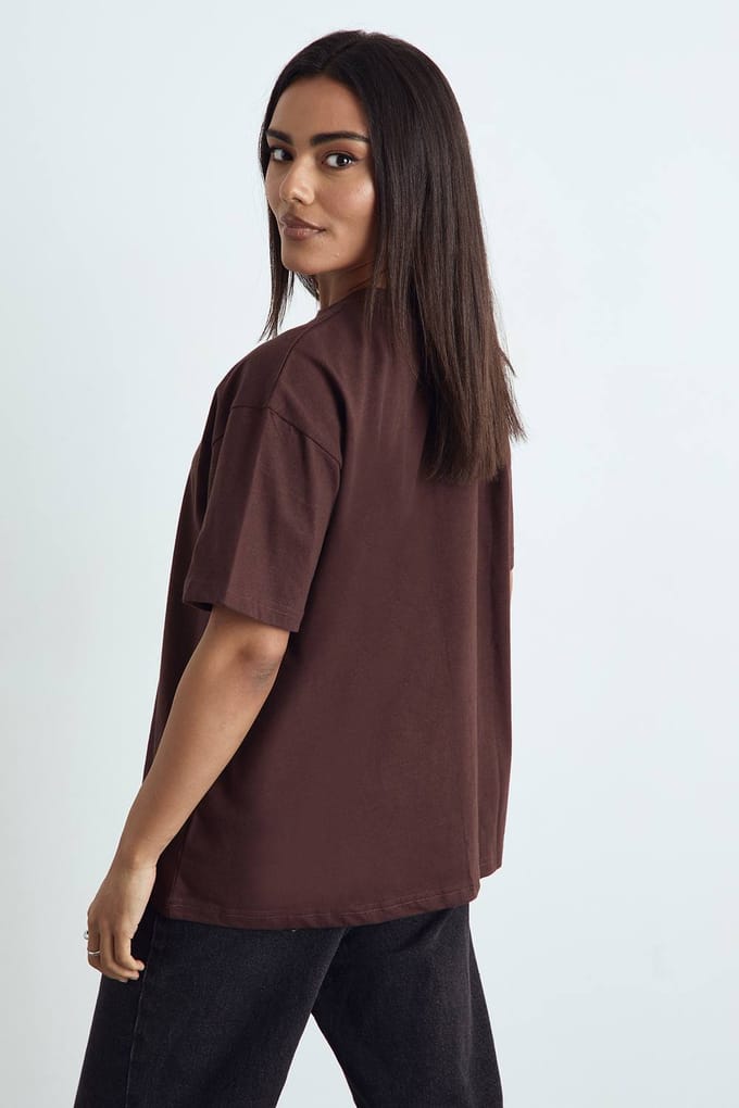 boohoo Dames Oversized T-shirt met korte mouwen | Chocoladebruin | Maat: 44