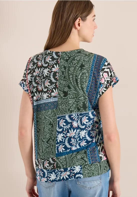 Shirt met V-hals en patchworkprint