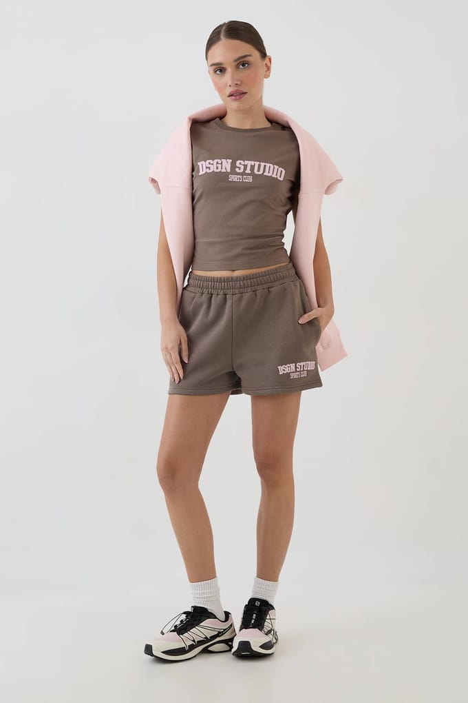 Dames Dsgn Studio Applique Getailleerd T-shirt | Taupe | Maat: XS