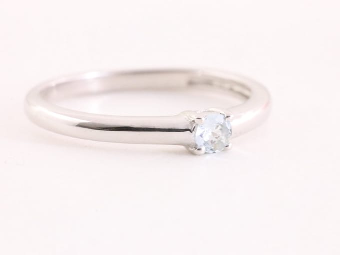 Fijne hoogglans zilveren ring met aquamarijn - maat 15.5