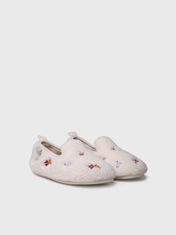Damesslipper met geborduurde details | MAILY-BB