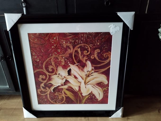 Schilderij met zwarte kunststoffen lijst
