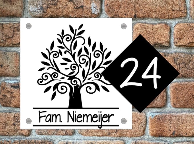 Naambordje / huisnummer voordeur boom 2 met nummer wit