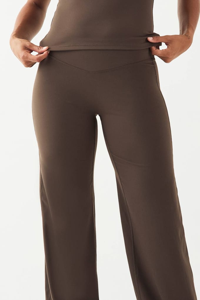 Dames DSGN Studio Ultra Sculpt Rechte Pijp Broek | Espresso | Maat: Medium