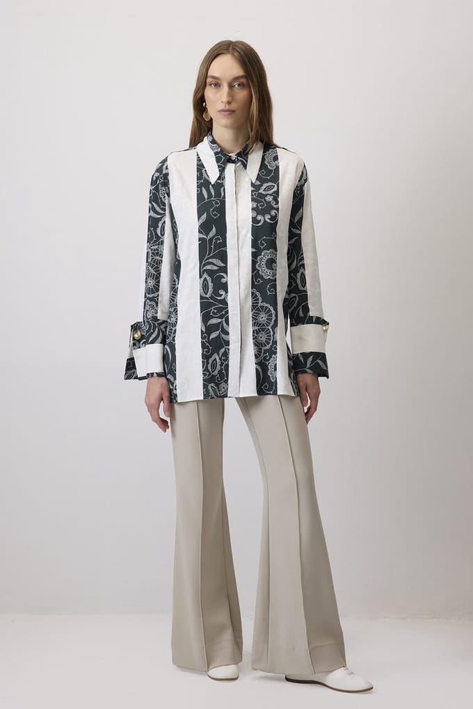 Touché Privé - Blouse met kantpatroon en brede manchetten - Khaki - Dames