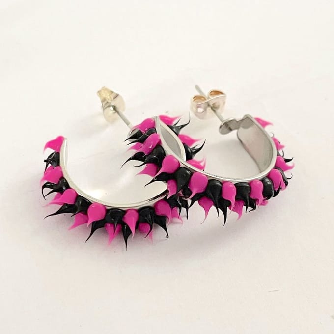 Oorringen - Vlammen - Zwart, roze - 2,4 Centimeter - Damesdingetjes