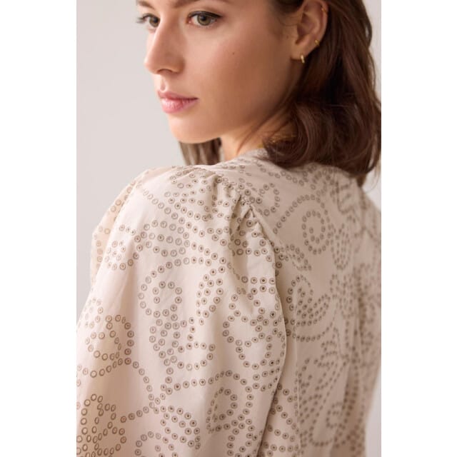 Summum Woman Top Laser Cut Dots Sesame Maat: 40 | Blouses Outlet | Dames | Beige