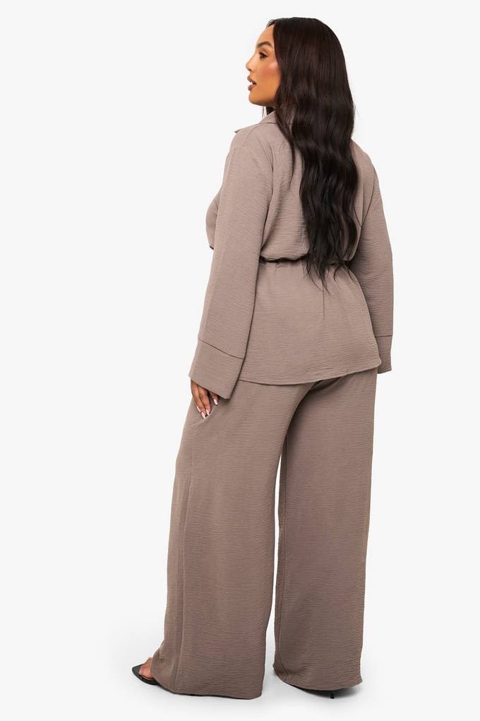 boohoo Dames Plus Geweven Overhemd met Strikceintaille & Broek Co-ord | Taupe | Maat: 54