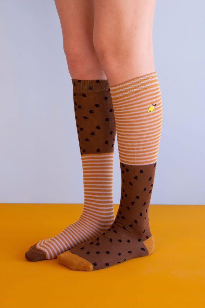Sticky Lemon - kniehoge sokken - sprinkles - kaneel bruin