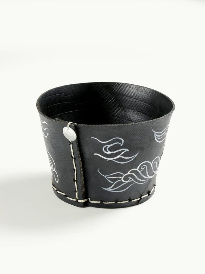 Tadé Pot Moyen - medium bakje van recycled tyre - motief wind