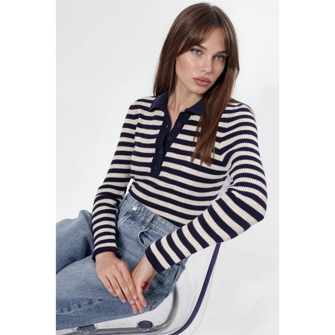 Gestreepte Trui met Ronde Hals en Knopdetail