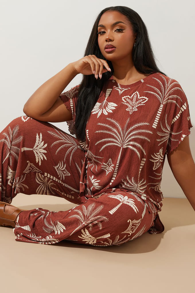 Yours Top Van Plissé Met Palmboomprint In Bruin Size 48