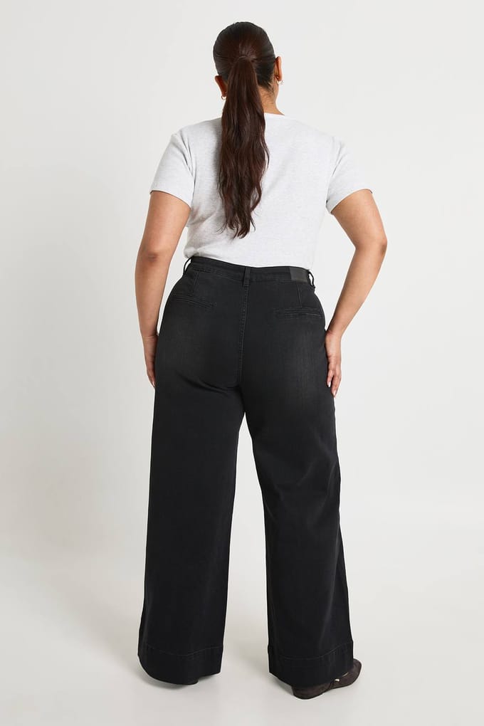 boohoo Dames Plus-naad voordetail, wijde pijpen | Washed Black | Maat: 16