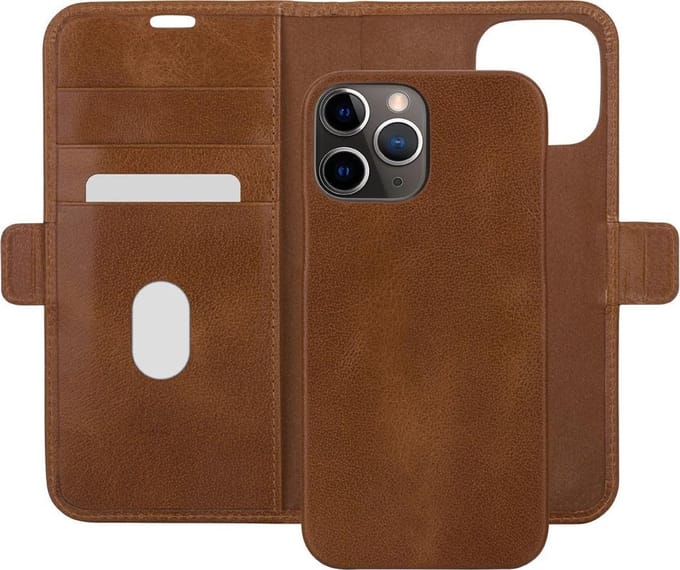 iPhone 13 Pro Max Bookcase hoesje - dbramante1928 - Effen Cognac - Leer