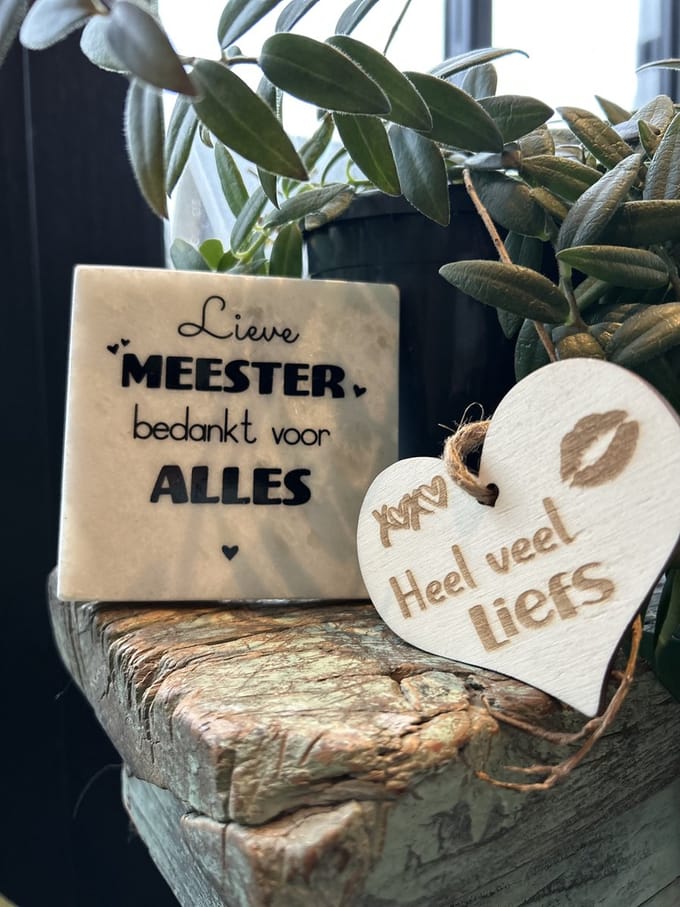 Creaties van Hier - Onderzetter - tegeltje - Meester - met houten hartje - Marmer