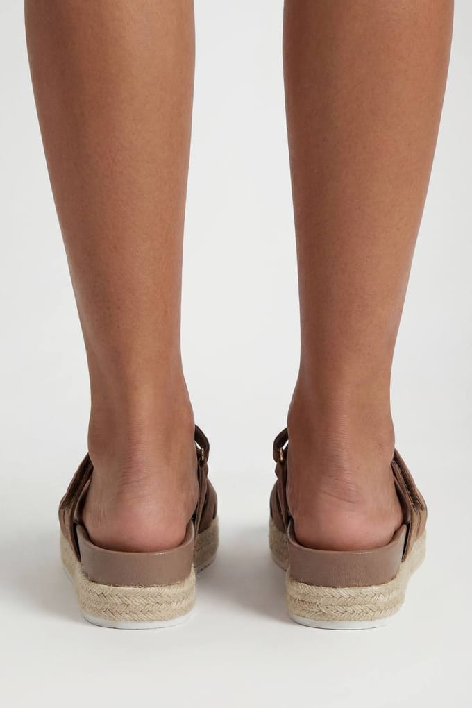 boohoo Dames Uitgesneden Dubbele Band Platform Slippers | Taupe | Maat: 41